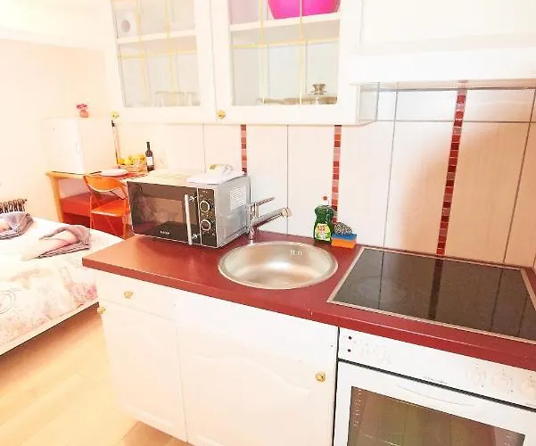 Apartment New West Station 7