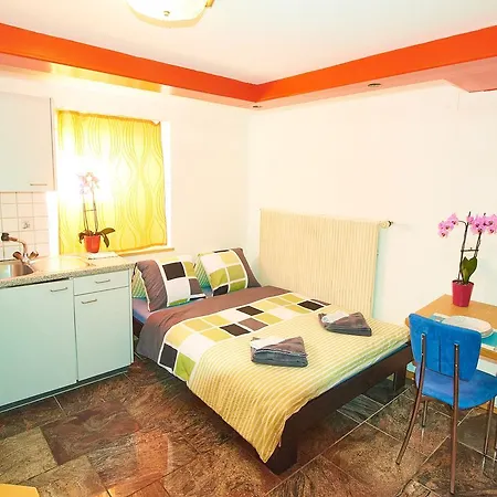 Apartment New West Station 7